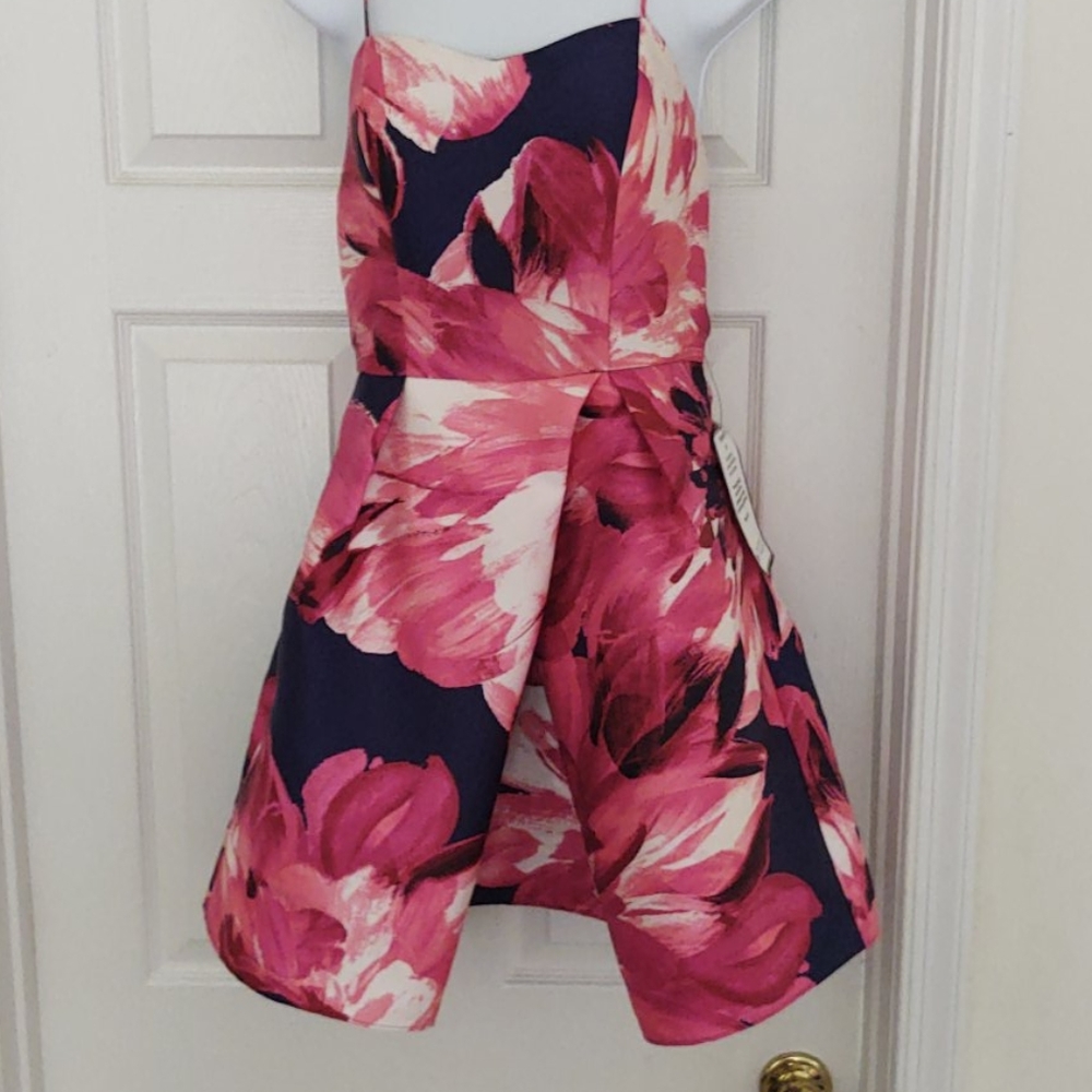 Dress - Picture 2 of 6